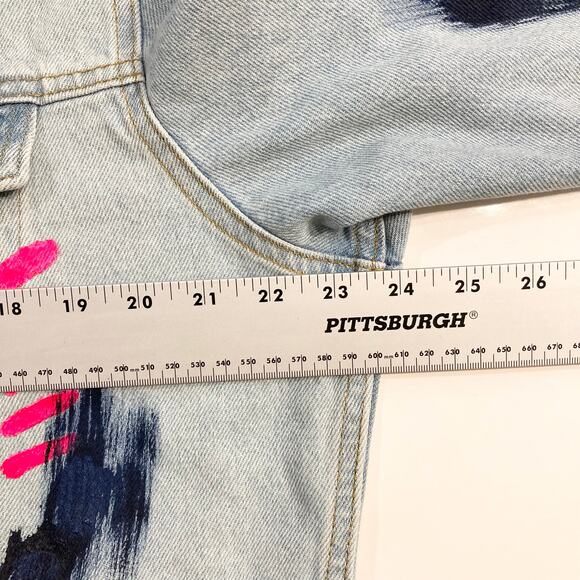 NWOT LEVIS Jacket Women M Blue Denim Graphic Customized-Paint-Face Red-Tab - Picture 14 of 16